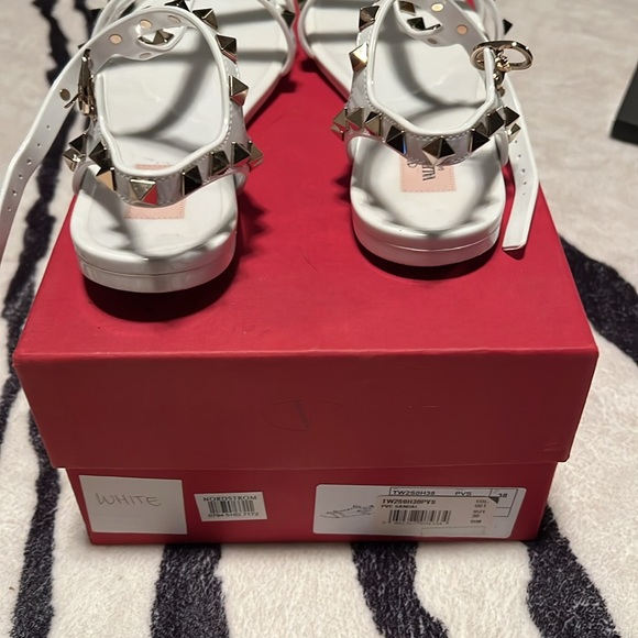 Valentino ROCKSTUD FLAT RUBBER SANDAL - Picture 2 of 4